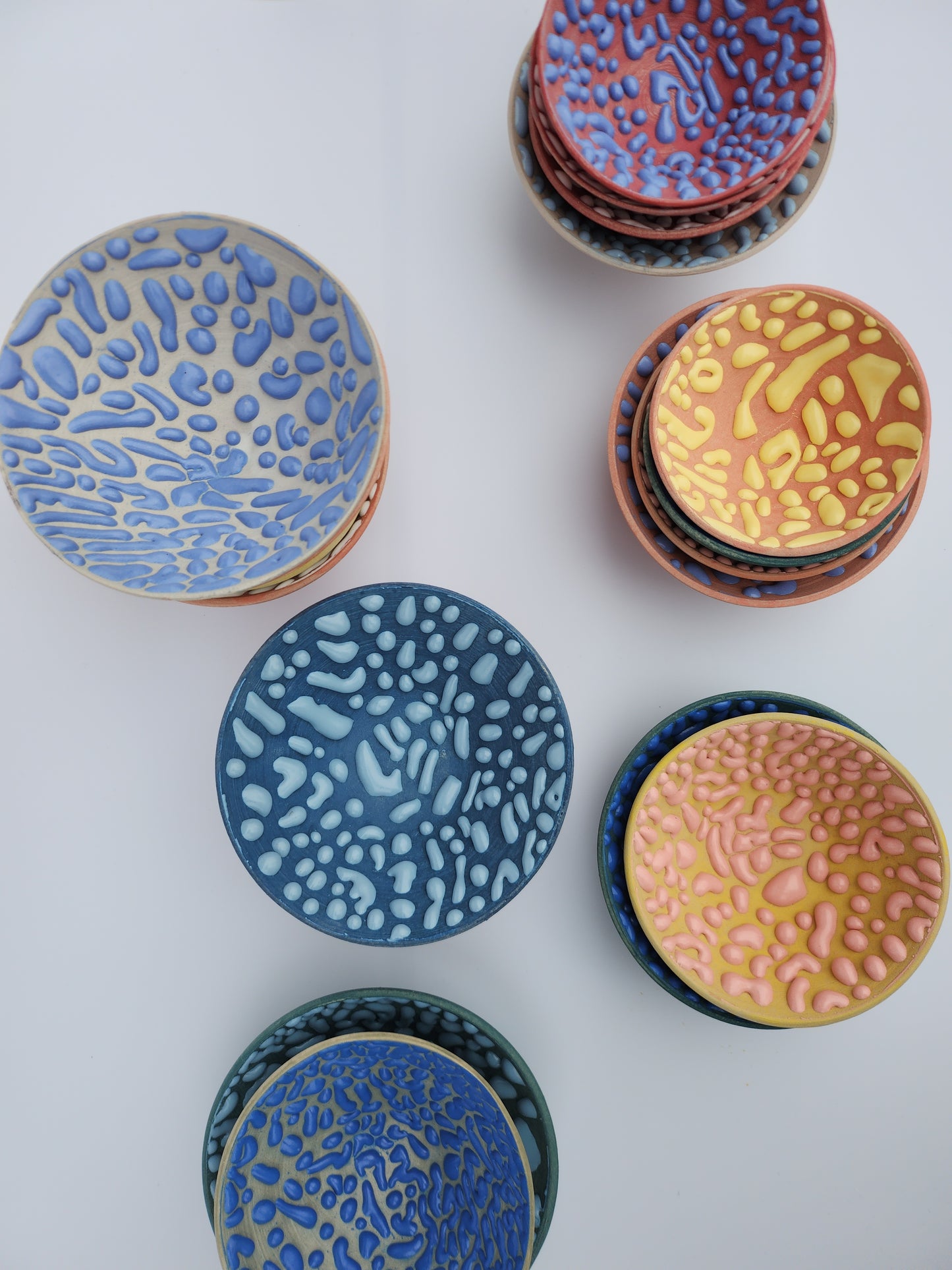 Støvet grøn og blå skål