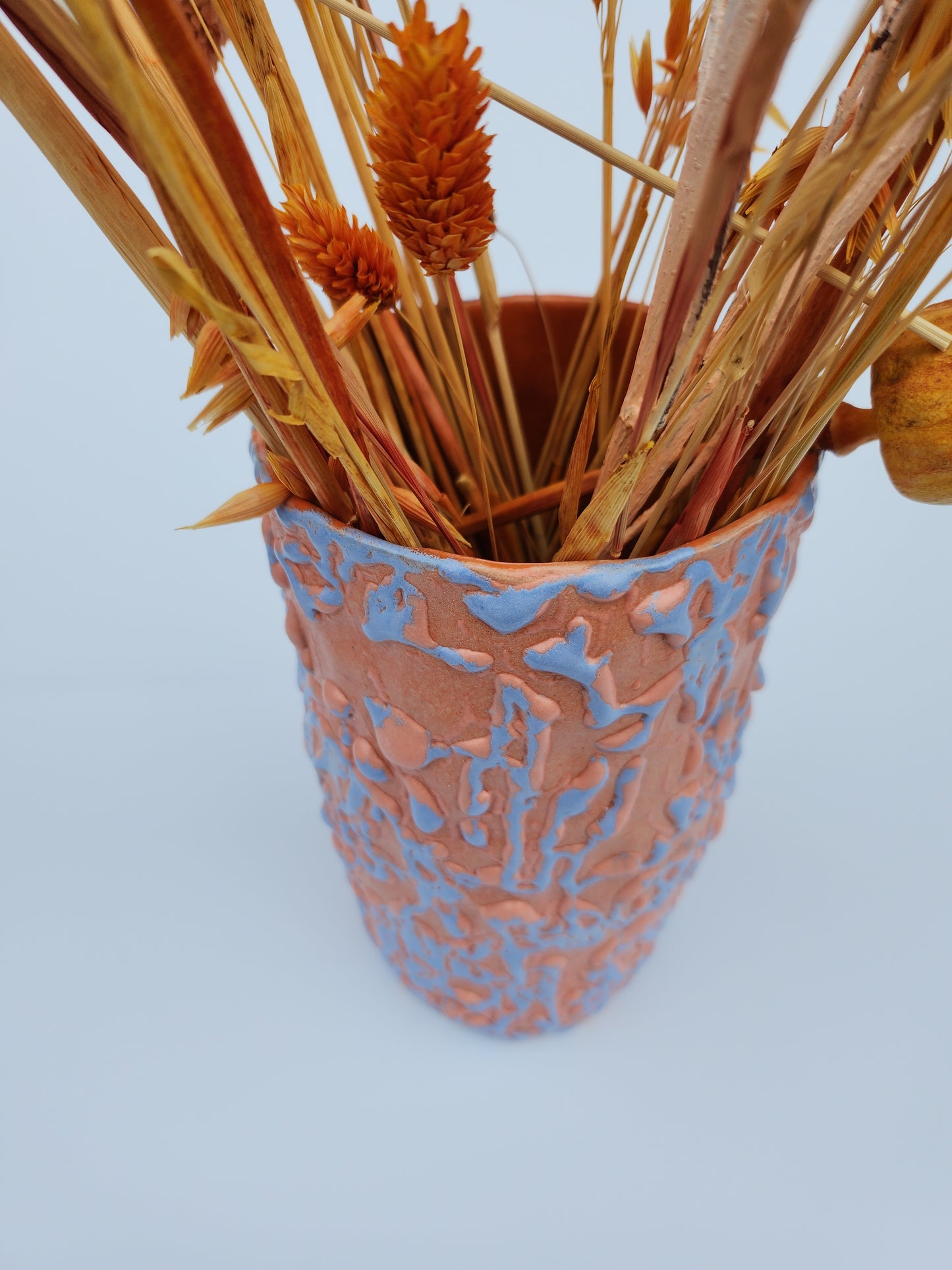 Bred orange og blå smeltevase