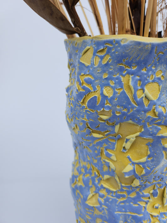 Blå og gul kravlevase
