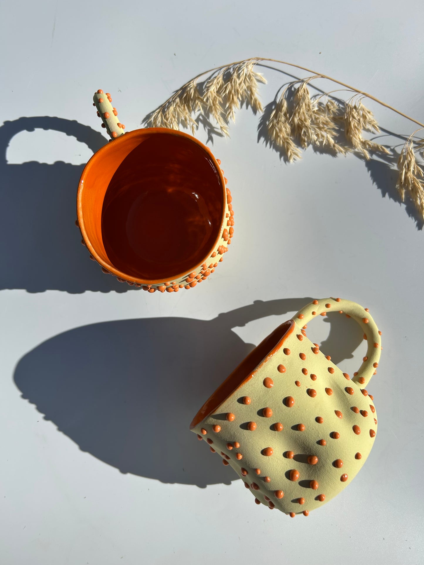Gult og orange krus