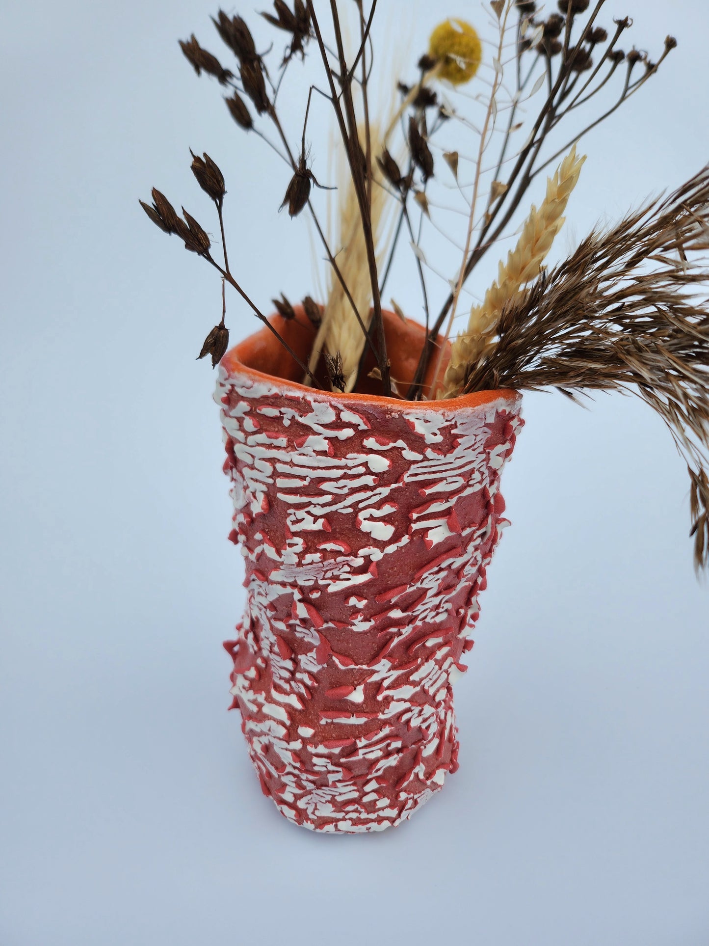 Rød og hvid vase
